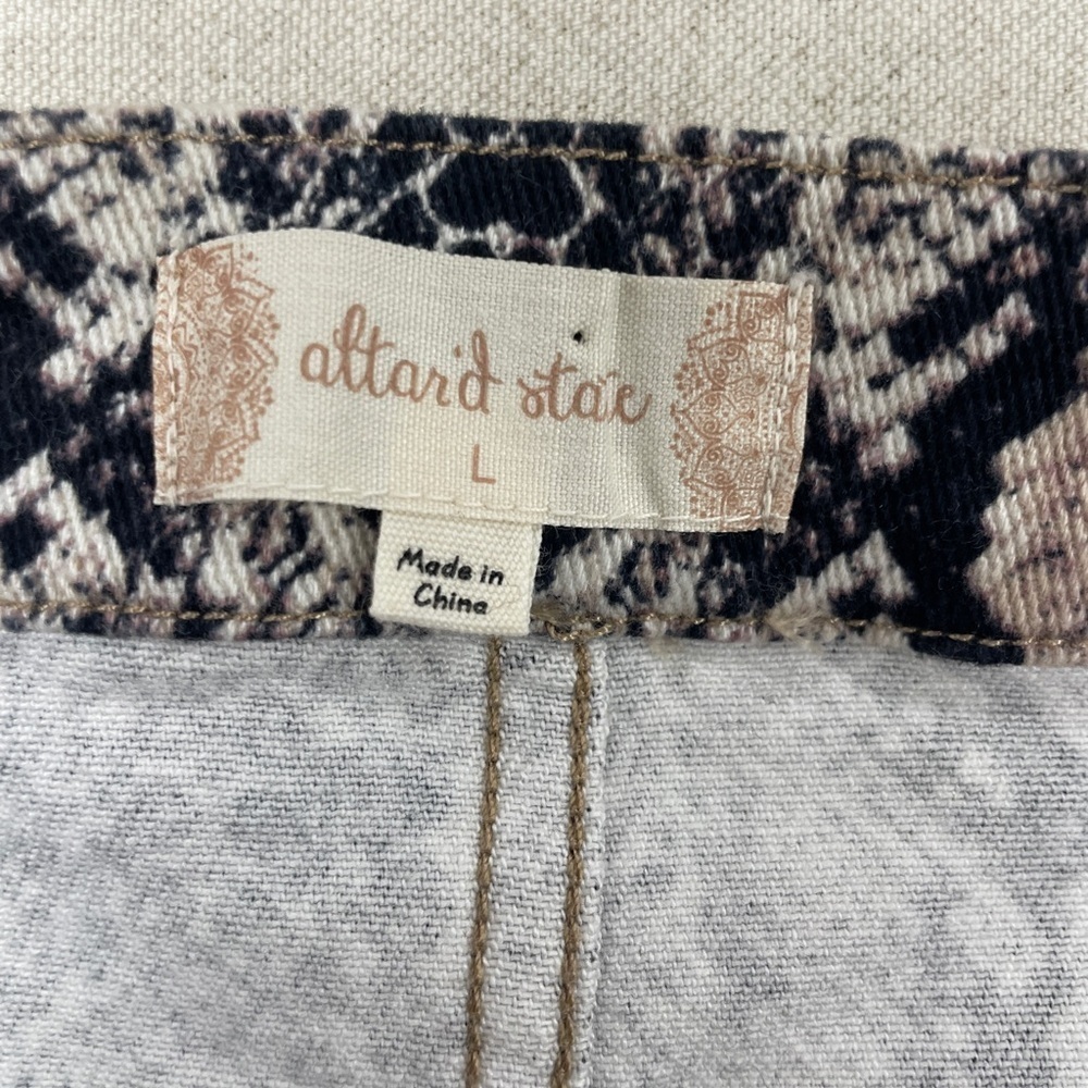 Altar’d State Snakeskin patterned center zip mini skirt - NWT - size L - Picture 5 of 7
